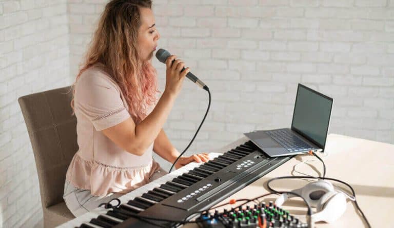 How To Set Up A Karaoke System With A Laptop [Full Guide